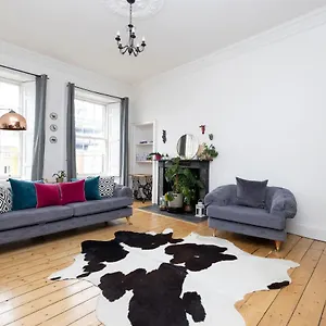 Altido Glamorous 2-bed Flat Near Castle Edinburgh
