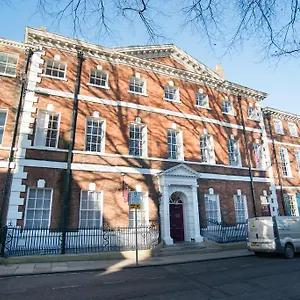  Hostel Safestay